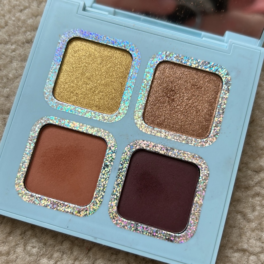 NIB AUTHENTIC KOURT KYLIE COSMETICS BLUE BOX PRESSED EYESHADOW PALETTE⭐️⭐️⭐️⭐️⭐️